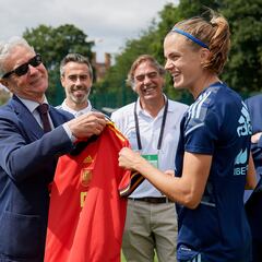 El embajador recibe a La Roja en Londres