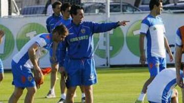 <b>A LO SUYO. </b>El técnico blanquinegro no se altera por lo que se diga y sólo quiere pensar en lo deportivo.