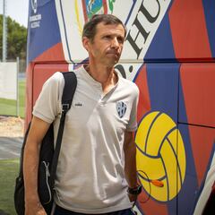 El Huesca despide a Ziganda