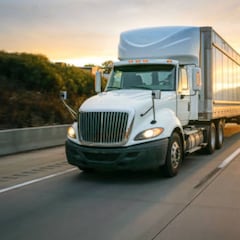 Requisitos y sueldo para ser un camionero en Estados Unidos