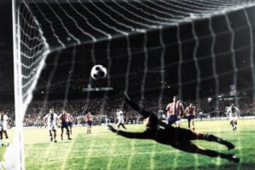 El 5 de noviembre de 1970 el Atlético de Madrid tenía que remontar el 2-1 de la ida al Cagliari en los octavos de final de la Copa de Europa. Los rojiblancos ganaron 3-0 en el Calderón con hat-trick de Luis Aragonés.