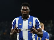 Samu celebra su gol al Estrela Amadora en la liga portuguesa.