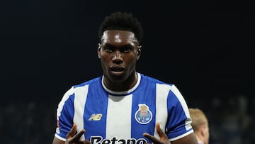 Samu celebra su gol al Estrela Amadora en la liga portuguesa.