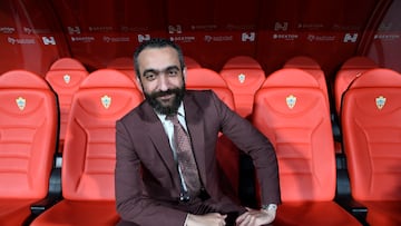 Mohamed El Assy, en el banquillo del UD Almería Stadium.