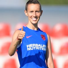 Virginia Torrecilla: "El fútbol me salvó la vida durante el cáncer"