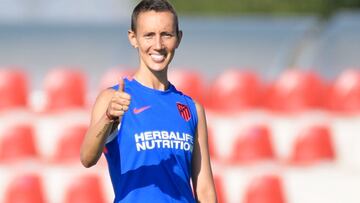 Virginia Torrecilla: "El fútbol me salvó la vida durante el cáncer"