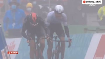 Así fue la desafortunada caída de Geraint Thomas a 50 metros de meta que le costó la etapa