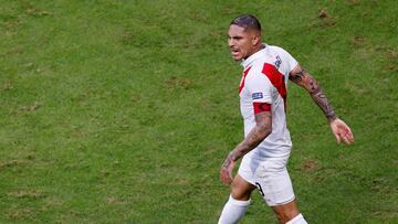 Soccer Football - Copa America Brazil 2019 - Group A - Venezuela v Peru  - Arena Do Gremio, Porto Alegre, Brazil - June 15, 2019   Peru&#039;s Paolo Guerrero gestures during the match   REUTERS/Diego Vara