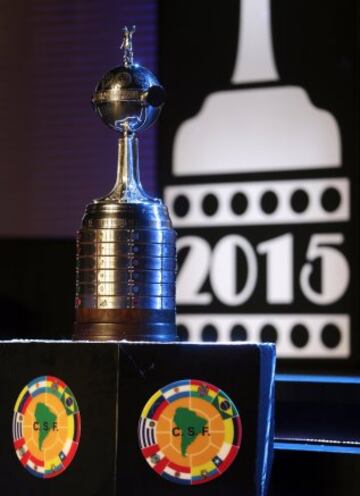 The Copa Libertadores trophy is displayed during the draw for the 2015 Copa Libertadores soccer tournament at the South American Football Confederation (CONMEBOL) headquarters in Luque, on the outskirts of Asuncion December 2, 2014.  REUTERS/Jorge Adorno (PARAGUAY - Tags: SPORT SOCCER)