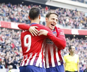 El croata inauguró el marcador en el Metropolitano al rematar con la parte baja del abdomen un buen centro de Arias.
