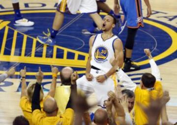 Stephen Curry celebra la victoria en el séptimo partido ante Oklahoma City Thunder.