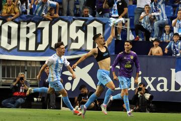 Chupete festejando.