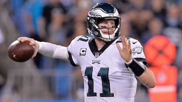 El quarterback de los Eagles funciona muy bien en este esquema como el jugador detrás del delantero central. El mariscal cuenta con rapidez, precisión y una potencia que bien podría utilizar para disparar al arco desde afuera del área.