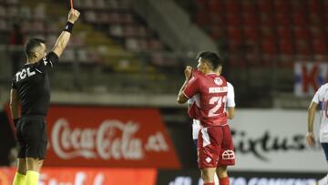 El nuevo orden del fútbol chileno: el rival de la UC siempre sufre una expulsión