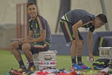 El extremo mexicano vivía un buen momento con Necaxa y llamó la atención de Juan Carlos Osorio. Isijara fue contemplado en el grupo que disputaría la Copa Oro 2017, pero fue cortado antes de la lista final. No ha debutado con la playera verde. 