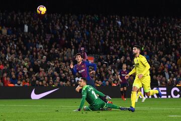 El jugador del Barcelona Aleñá marca el 2-0 al Villarreal. 