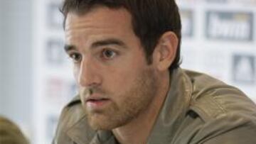 <b>COMPAÑERISMO.</b> El jugador merengue explica que quieren jugar el domingo, pero que piensan en la plantilla del Levante.