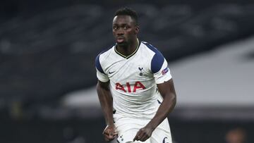 Davinson Sánchez en un partido del Tottenham