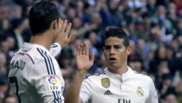 James y Cristiano, en un partido.