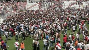 <b>CELEBRACIÓN. </b>El Rayo pidió que no hubiese invasión del campo para celebrar el ascenso, pero su afición no pudo reprimir su alegría al final del partido.