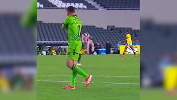 En el partido entre River y Barcelona por Libertadores el técnico ecuatoriano recordó que es un exfutbolista.