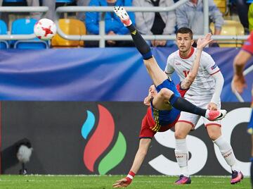 El valenciano no pudo tener mejor presentación al marcar de chilena el primer gol de la Selección española sub 21 en el Europeo de Polonia disputado en 2017 donde terminó siendo el máximo goleador del torneo.