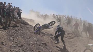 ¡Se le soltó la moto y cayeron todos! La espectacular caída en Red Bull Los Andes