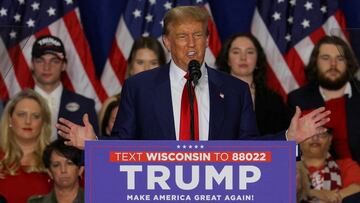 FILE PHOTO: FILE PHOTO: Republican presidential candidate and former U.S. President Donald Trump speaks during a campaign rally in Green Bay, Wisconsin, U.S., April 2, 2024. REUTERS/Brian Snyder/File Photo/File Photo