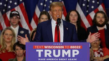 FILE PHOTO: FILE PHOTO: Republican presidential candidate and former U.S. President Donald Trump speaks during a campaign rally in Green Bay, Wisconsin, U.S., April 2, 2024.  REUTERS/Brian Snyder/File Photo/File Photo