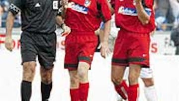 <B>FUTURO EN EL AIRE</B>. Contra e Hibic no tienen claro el futuro en el Atlético.