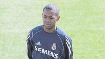 <b>MOLESTO. </b>Robinho, al que se le extrajo una muela, no se entrenó.