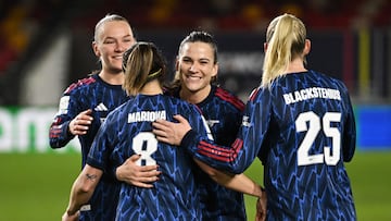 Soccer Football - FIFA Women's Champions Cup - Semi Final - Arsenal v AS FAR Rabat - GTech Community Stadium, London, Britain - January 28, 2026 Arsenal's Mariona Caldentey celebrates scoring their third goal with Stina Blackstenius, Laia Codina, and a teammate Reuters/Dylan Martinez