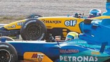 <b>CASI DE CARRERAS. </b>El Sauber de Massa y el Renault de Fisichella, emparejados ayer en Montmeló.