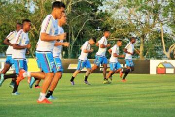 El equipo colombiano hace su primer entrenamiento en Barranquilla. Recuperación para los jugadores con minutos y trabajo diferenciado para los que no actuaron ante Chile. 