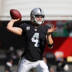 Derek Carr, entre los cinco mejor pagados de la NFL