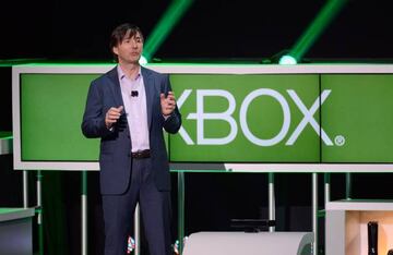 Don Mattrick, en una de las presentaciones iniciales de Xbox One. 
