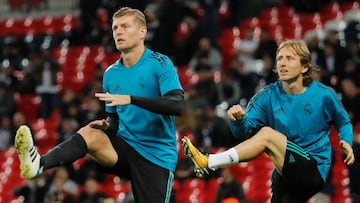 Kroos y Modric, durante un calentamiento del Real Madrid.