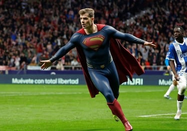 Los pitos en el Bernabéu y la derrota del Barça, protagonistas de los memes de la jornada