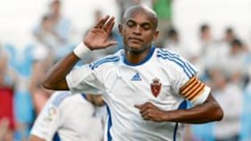 <b>CELEBRACIÓN. </b>Ewerthon apela al público tras marcar al Elche.