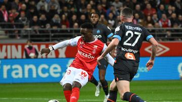 (FILES) Reims' English forward Folarin Balogun (L) and Marseille's French midfielder Jordan Veretout (R) fight for the ball during the French L1 football match between Stade de Reims and Olympique Marseille (OM) at Stade Auguste-Delaune in Reims, northern France on March 19, 2023. Arsenal striker Folarin Balogun has switched national team allegiances from England to the United States, FIFA said on May 16, 2023. (Photo by FRANCOIS LO PRESTI / AFP)