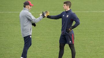 Kepa hoy con el preparador de porteros del Athletic