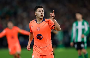 El jugador del Barcelona, Roony Bardghji, celebra el 1-3 al Betis. 