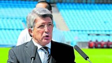 <b>OPTIMISTA. </b>Enrique Cerezo, en un acto en el Calderón.
