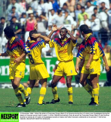 Una de las celebraciones más recordadas es el baile de "La Macarena" que hacían François Omam-Biyik y Joaquín del Olmo, cuando anotaban para el América de Leo Beenhakker.