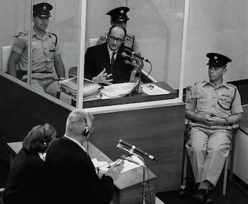 La película ‘Operación final’ cuenta en detalle cómo fue la captura del militar Adolf Eichmann, responsable de la deportación de los judíos de Budapest, días antes de que la capital cayera ante el ejército ruso. Con la ayuda de un permiso de la Iglesia Católica, la connivencia de Argentina, y la ayuda del servicio de inteligencia alemán y estadounidense, Israel pudo capturar al militar que a principios de los años ´40 ideó precisamente la ‘Operación Final’, para eliminar a los judíos de Europa. Tras capturarlo el 11 de mayo de 1960 en Buenos Aires, el presidente de Israel David Ben Gurión comunicó al mundo la detención y comienzo del juicio el 23 de mayo. 