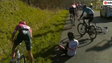 Fernando Gaviria supera el Covid pero se cae en Cl&aacute;sica