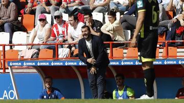 Diego Martínez en el banquillo del Anxo Carro.