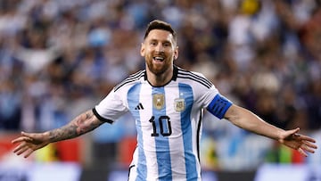 Leo Messi celebra uno de sus goles contra Jamaica.
