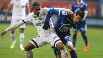 Troyes&#039; Tunisian midfielder Chaouki Ben Saada (R) fights for the ball with Dijon&#039;s French forward Wesley Said (L) during the French L1 football match between Troyes and Dijon at The Aube Stadium in Troyes on February 20, 2018.  / AFP PHOTO / FRA