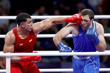 El peso pesado superó al armenio Davit Chaloyan y aseguró el segundo metal del boxeo español. El español terminó alzando la medalla de plata.
